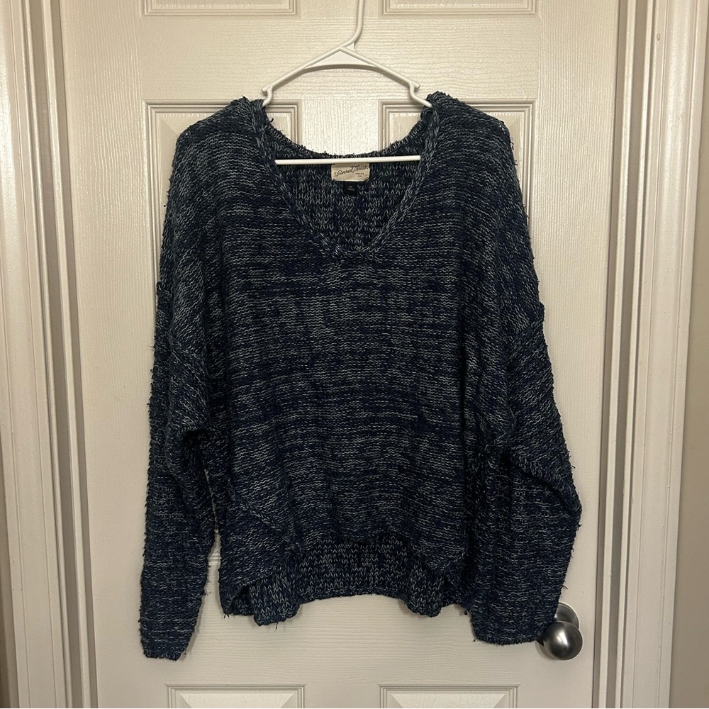 Universal Thread Women's Dark Blue V-Neck Sweater